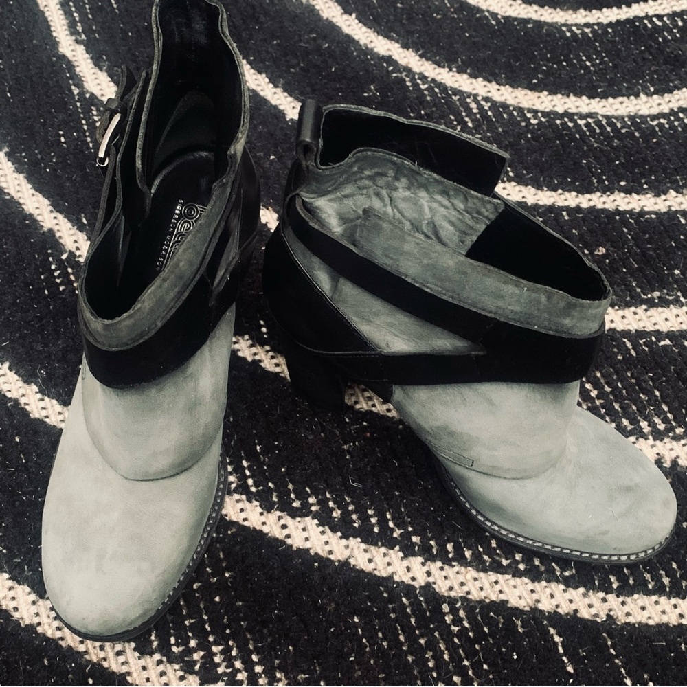 BELLE | SIGERSON MORRISON | BOOTIES | SAGE GREEN | BLACK | SZ8B | EUC